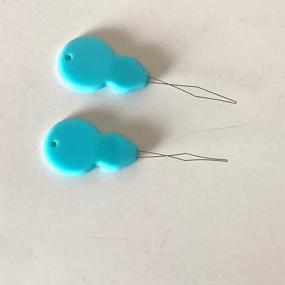 2 Blue Plastic Needle Threaders For Hand & Machine Sewing